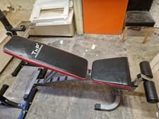 WEIGHTS/ FITNESS FOLDABLE  EXERCISE BENCH,  HARDLY USED, IN EXCELLENT CONDITION